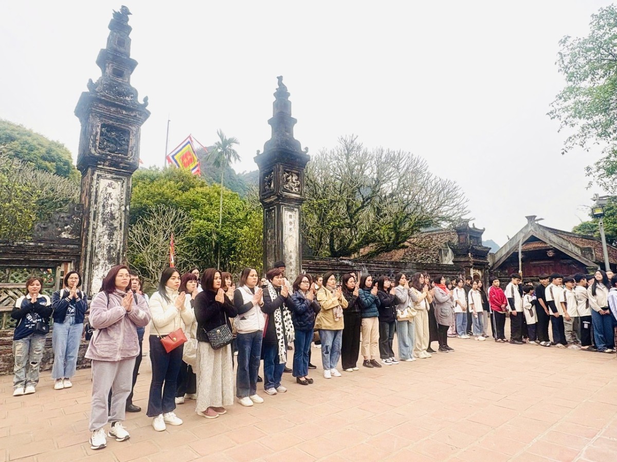 TOUR - HOA LƯ - TAM CỐC - 1 NGÀY 2026 2 Tour Hoa Lư Tam Cốc